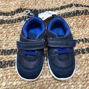 BNWT OshKosh Athletic Sneakers sz 6